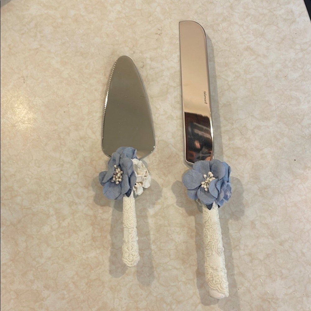Elegant Blue and White Cake Serving Set
